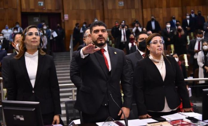 201201_Comparece Zenyazen_Congreso 1