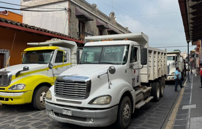 Con bloqueos viales, transportistas de la CATEM intentan extorsionar al ayuntamiento xiqueño