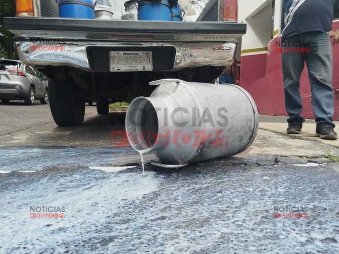 Protestan productores de leche por exclusión del padrón de los centros de acopio de Leche para el Bienestar